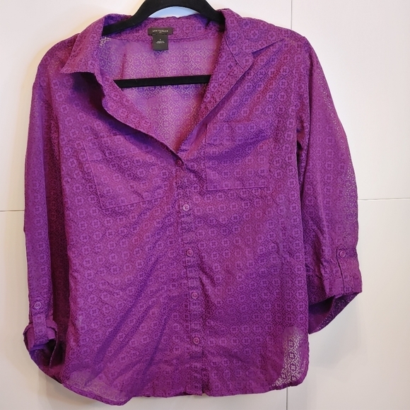 Ann Taylor Cut Out Design Button Down Blouse - Picture 2 of 8